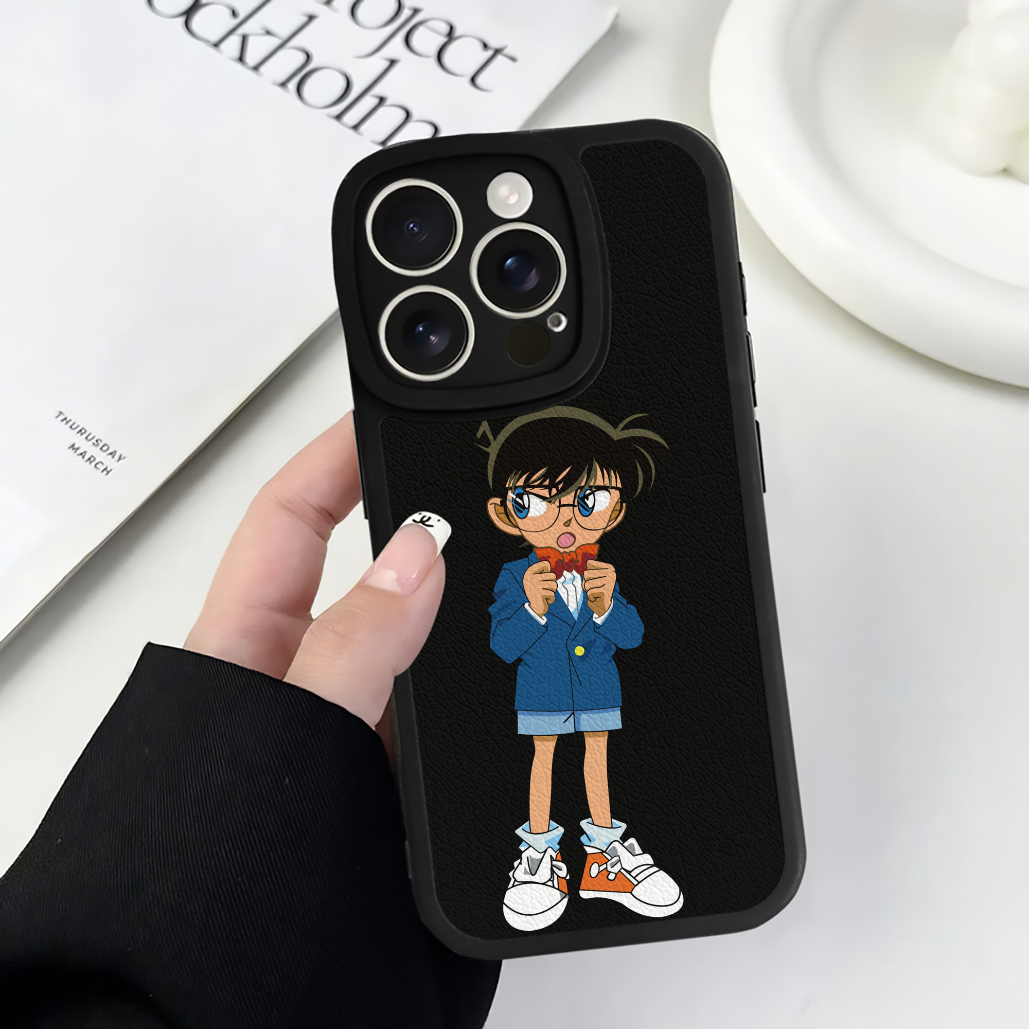 （画像用） 名探偵コナン 江戸川 コナン Detective Conan Conan Edogawa 【iPhone 16シリーズ対応】シリコンスマホケース（レザー調） 材質：シリコン